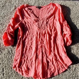 Flowy v-neck with design